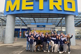 METRO Potentials at a METRO store entrance